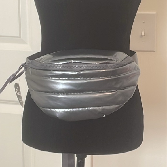 NWT Gaia Silver Waist Bag Fanny Pack NWT - Picture 3 of 6